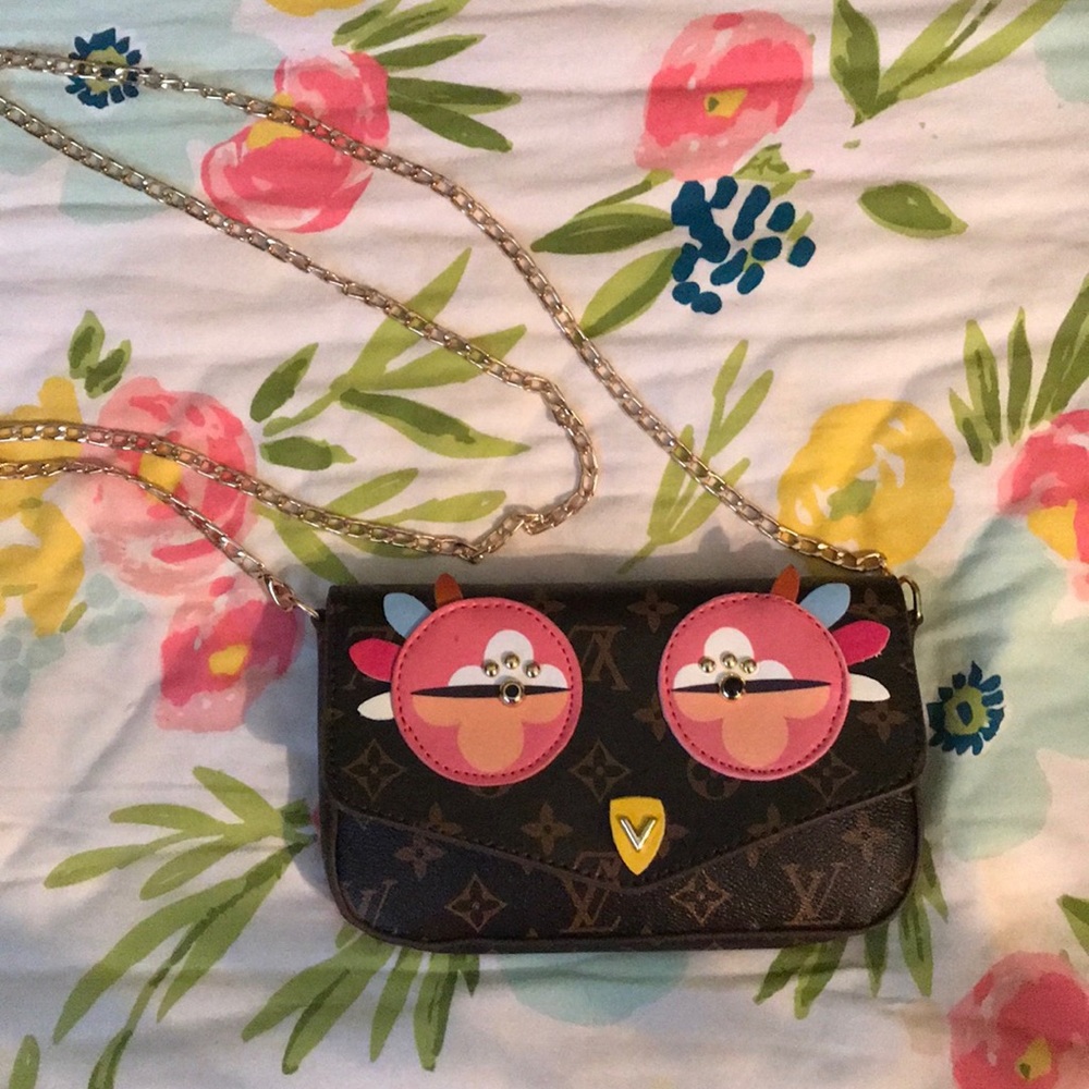 💕💕ADORABLE LV CROSSBODY